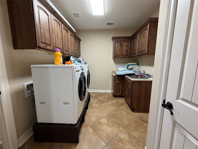 Building Photo - 28264 Rose Ln