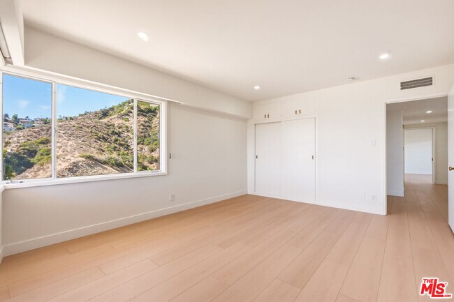 Building Photo - 1682 Larco Way