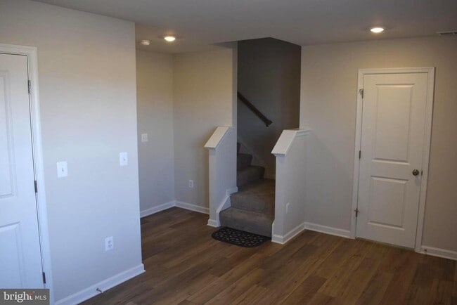 Building Photo - 216 Swan Fld Ave