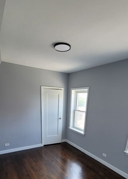 Building Photo - 7630 N Marshfield Ave