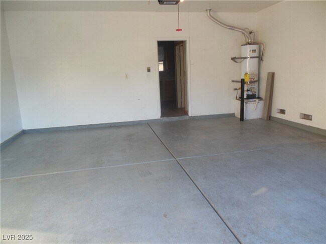 Building Photo - 923 Country Skies Ave