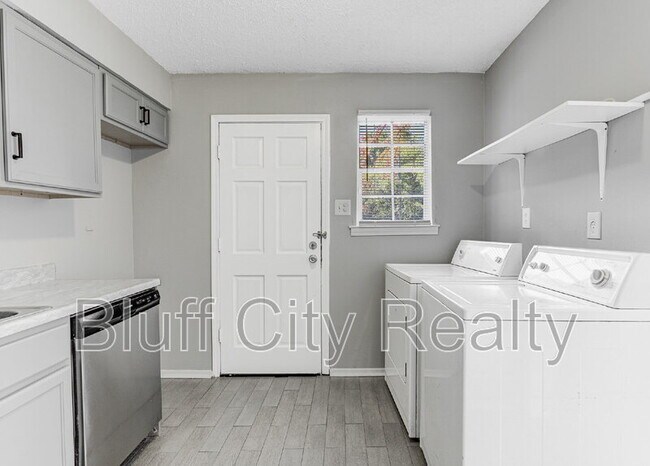 Building Photo - 2291 Madison Ave