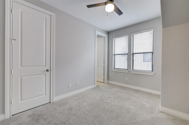 Building Photo - 3245 Maxroy St