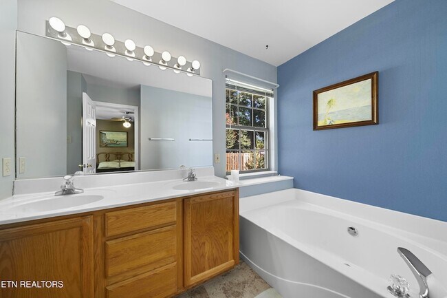 Building Photo - 10160 Highgate Cir