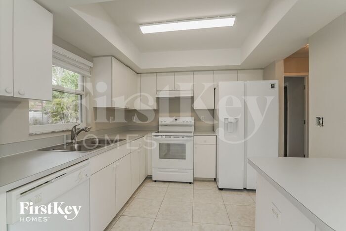 Building Photo - 2122 SE 8th Pl