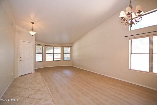 Building Photo - 4953 S Moss Dr
