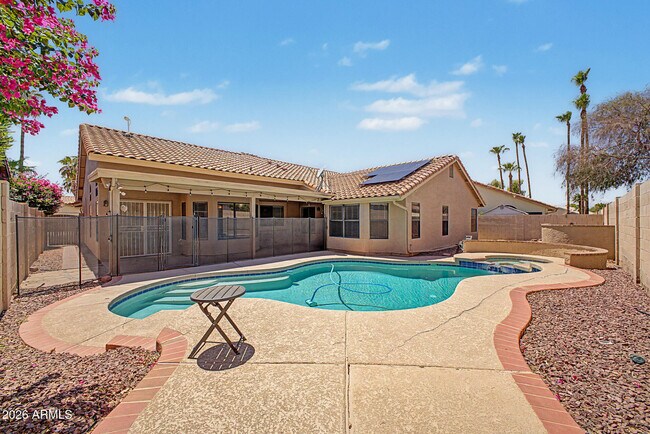 Building Photo - 3103 N Meadow Ln