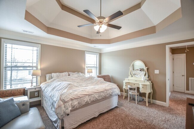 Building Photo - Three Bedroom in Magnolia Place!