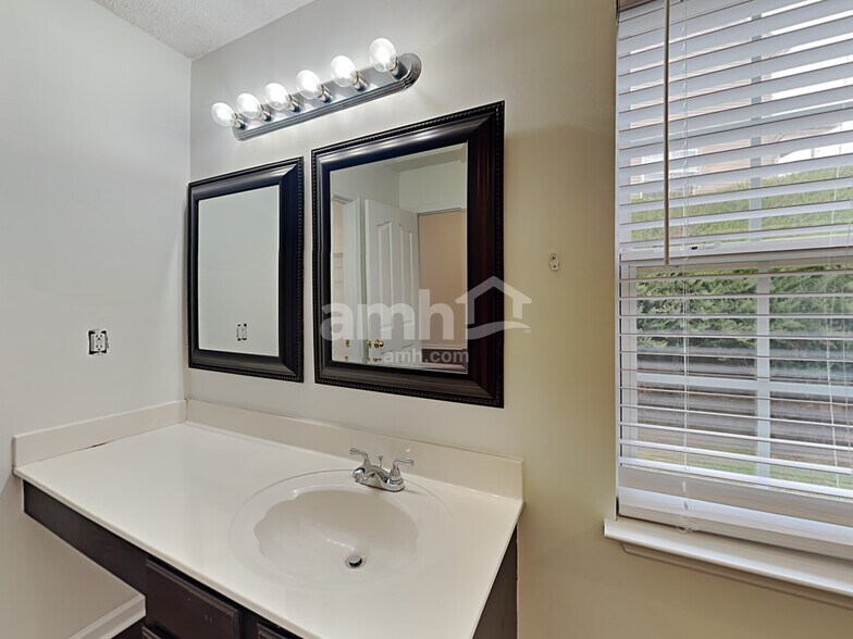 Building Photo - 212 Marcie Rush Ln