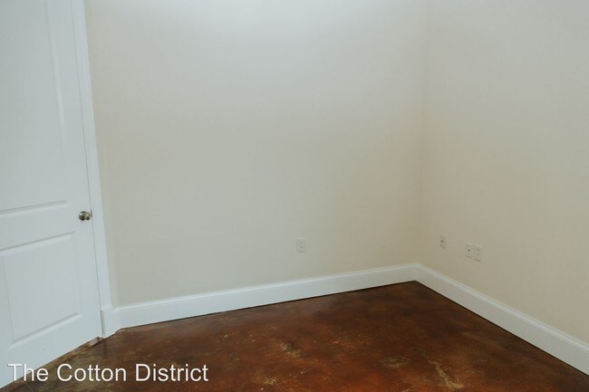 Building Photo - 517 University Dr