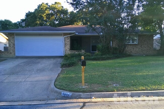 Building Photo - 3804 Firethorn Dr
