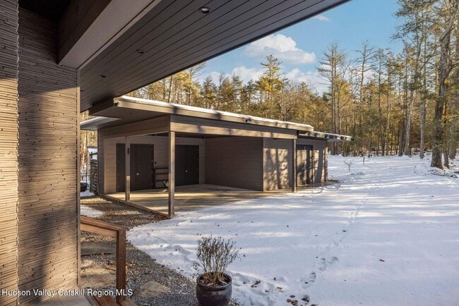 Building Photo - 70 Raybrook Dr