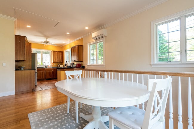 Building Photo - 11 N Main St