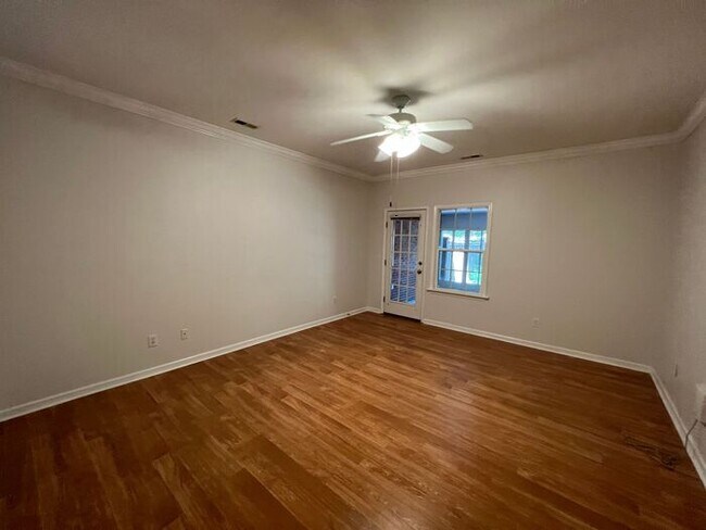 Building Photo - Merestone 1 level brick patio home. 2 Car garage, walk to The Point Shopping, restaurants and mov...