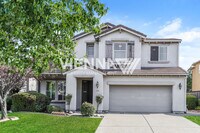 Building Photo - Beautiful 4 Bedroom Home in Great Location