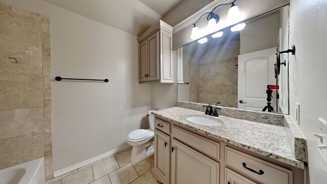 Building Photo - Very Nice 4 Bedroom 2 Bath + Study Home in Yukon Schools