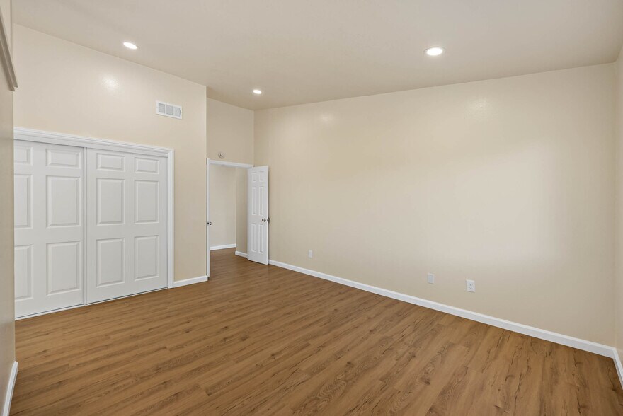 Building Photo - 1401 Prospect Way