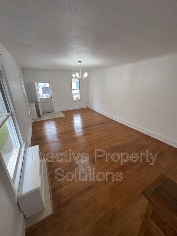 Building Photo - 718-720 Archbald St