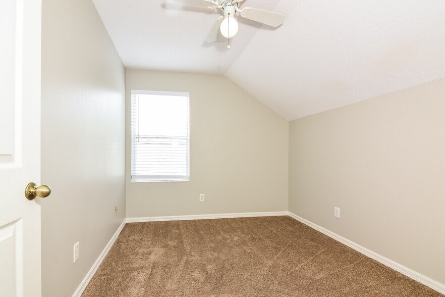 Building Photo - 725 Cape Cod Cir
