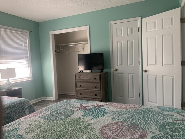 Building Photo - 100 Ye Olde Kings Hwy