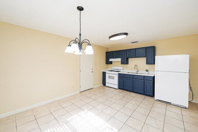 Building Photo - 2408 Milford Ct