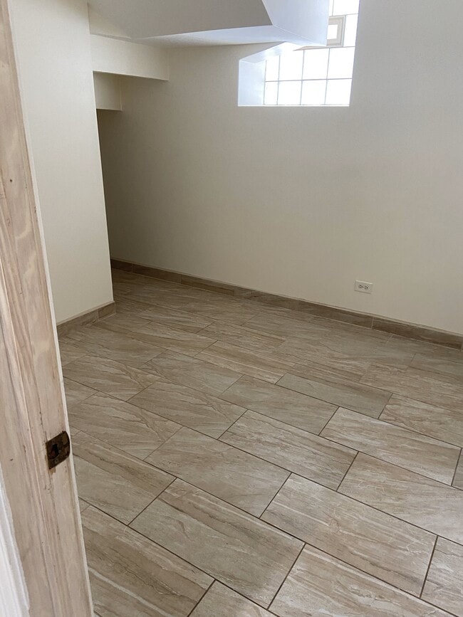 Building Photo - 3327 W Adams St