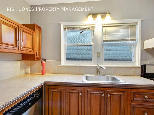 Building Photo - 54 Anderson Pl