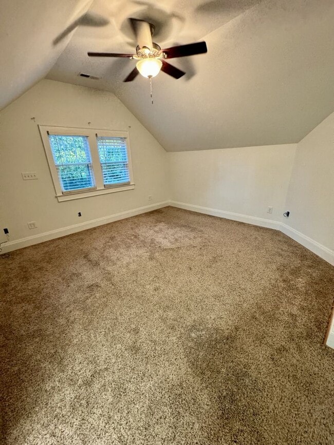 Building Photo - OAKLETTE