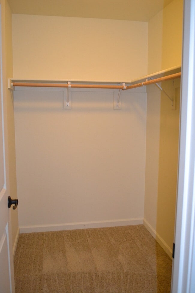 Building Photo - Beautiful Home In GREAT Location, Fireplace, Loft, Garage, W/D, Large Master and MORE!