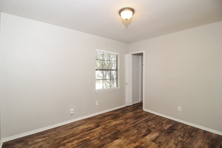 Building Photo - 5609 Powers St