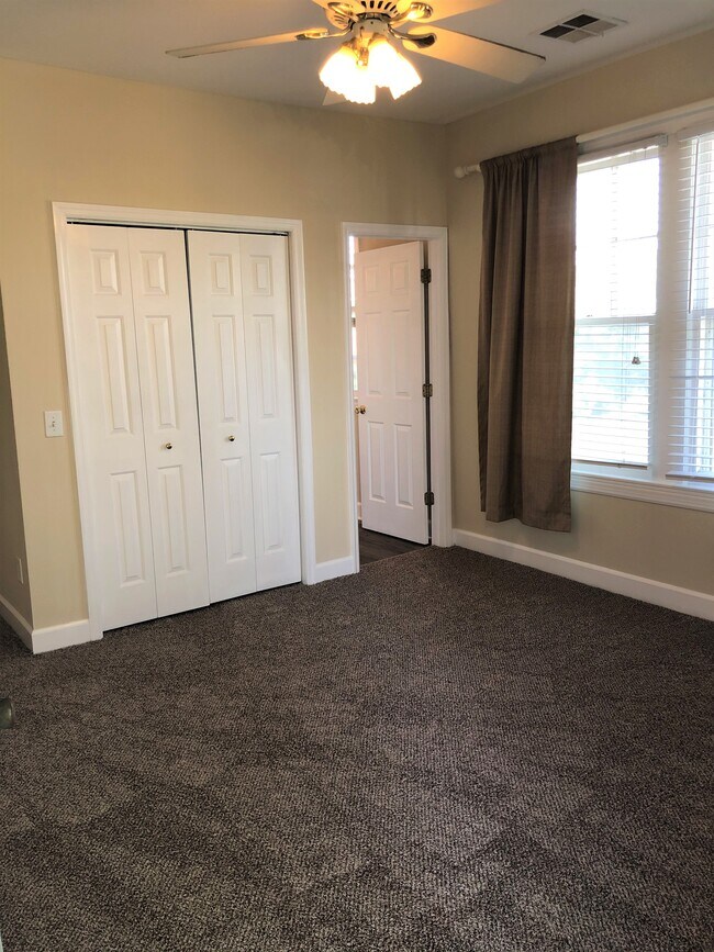 Building Photo - 2210 State St