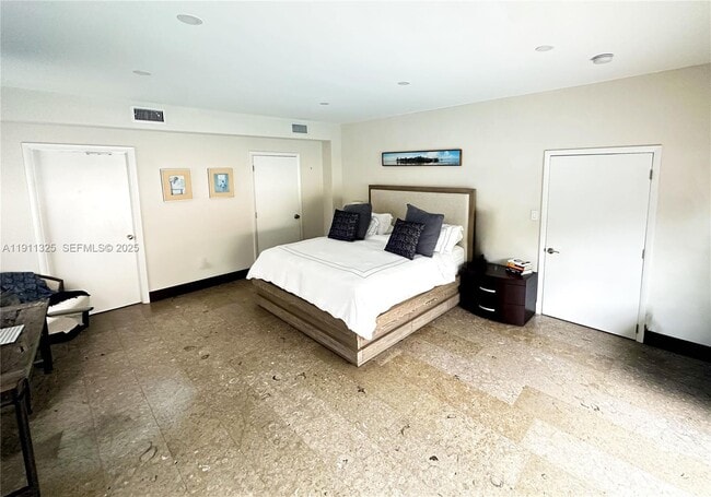 Building Photo - 247 Shore Dr S