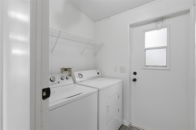 Building Photo - 376 Rae Ln