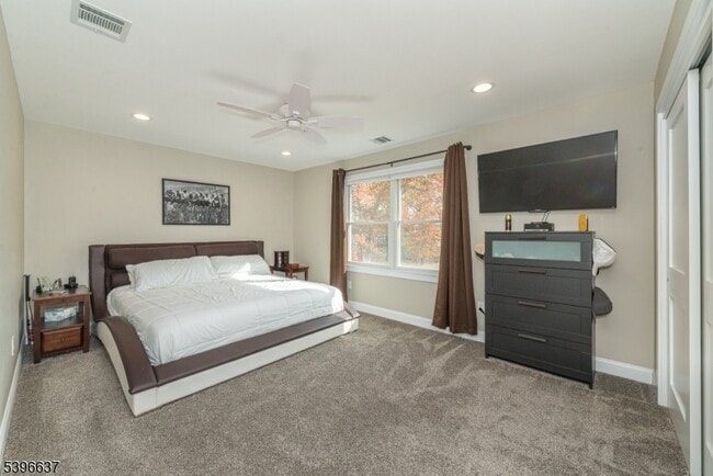 Building Photo - 773 Union Blvd