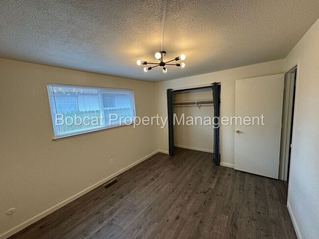 Building Photo - 2523 Baker Dr
