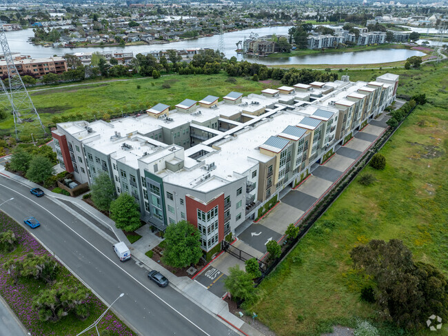 Building Photo - Tidelands