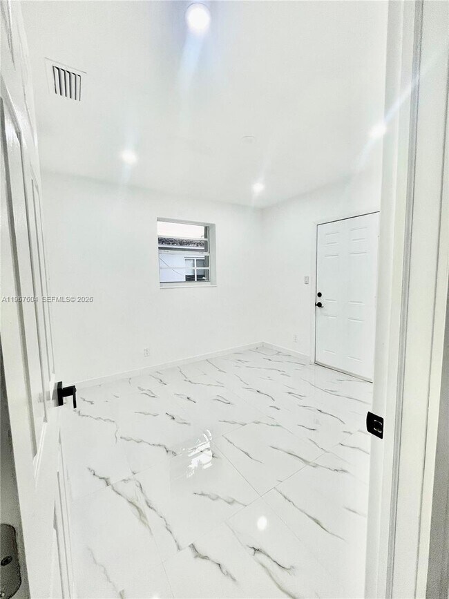 Building Photo - 1409 NE 151st Terrace