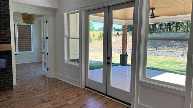 Building Photo - 3527 Bailey Rd