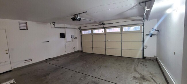 Building Photo - 1262 Garrett Way