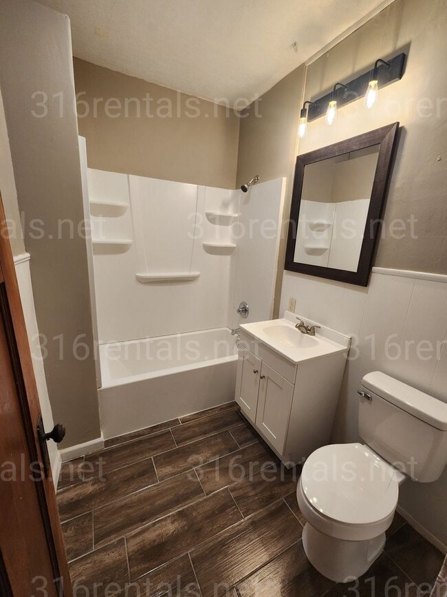 Building Photo - $1,175 - 2 bedroom / 1 bathroom - Single Family Home in College Hill