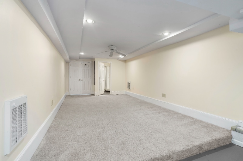 Building Photo - 3710 Chestnut Ave