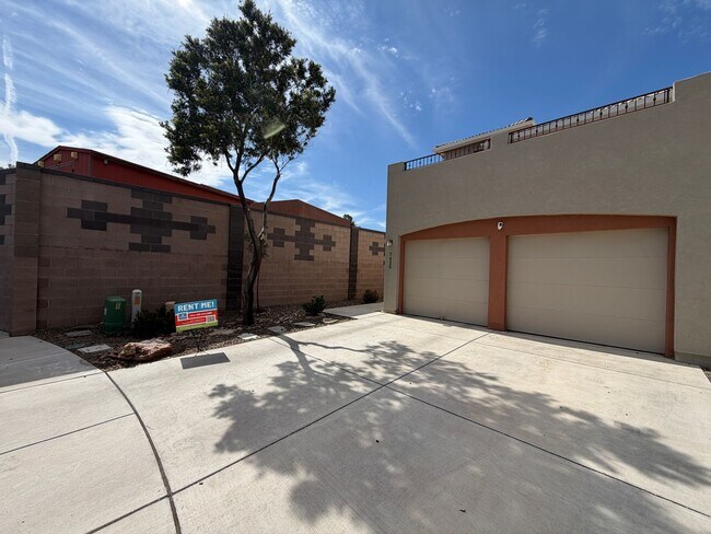 Building Photo - 7420 Tangerine Ct NE