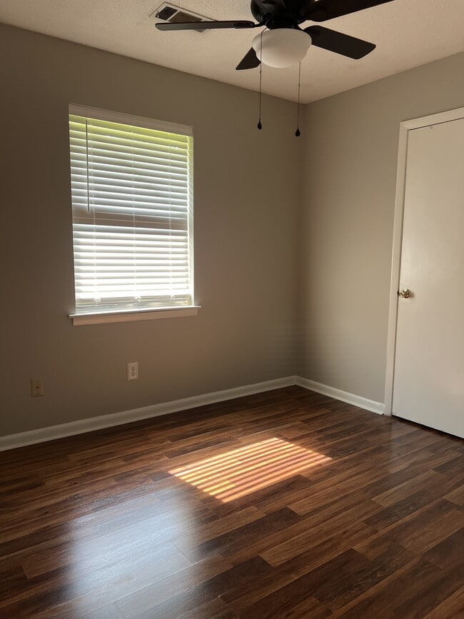 Building Photo - 491 Elm St