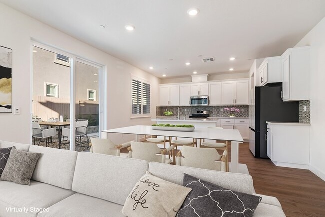 Building Photo - Bright and Stylish Living