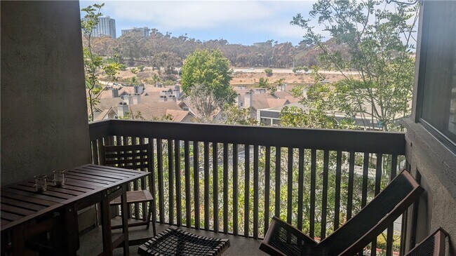 Building Photo - 8860 Villa La Jolla Dr