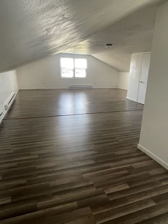 Building Photo - FOR RENT WILLOUBHY AREA!