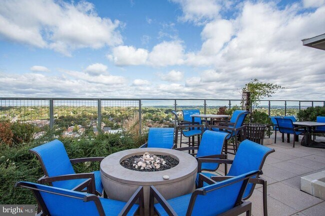 Building Photo - 851 N Glebe Rd