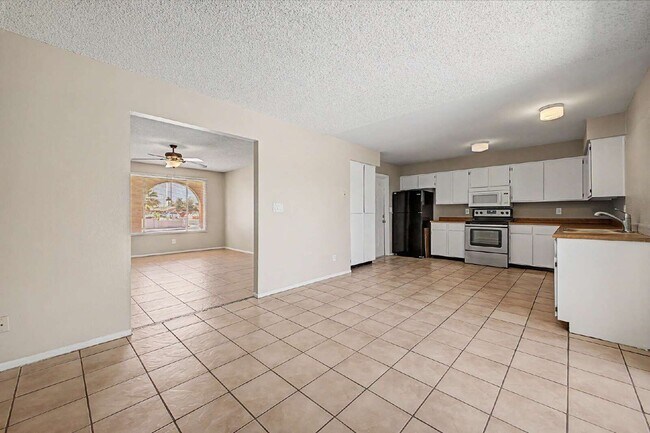 Building Photo - 2521 N 49th Ave