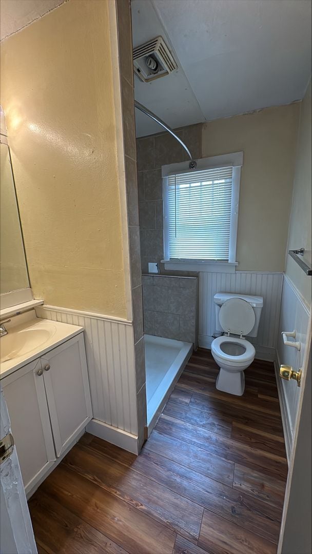Building Photo - 4 Bedroom - AVAILABLE NOW