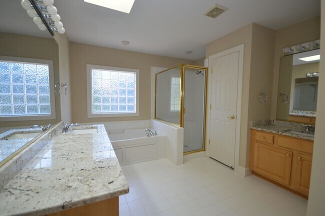 Building Photo - 114 Prestonian Pl